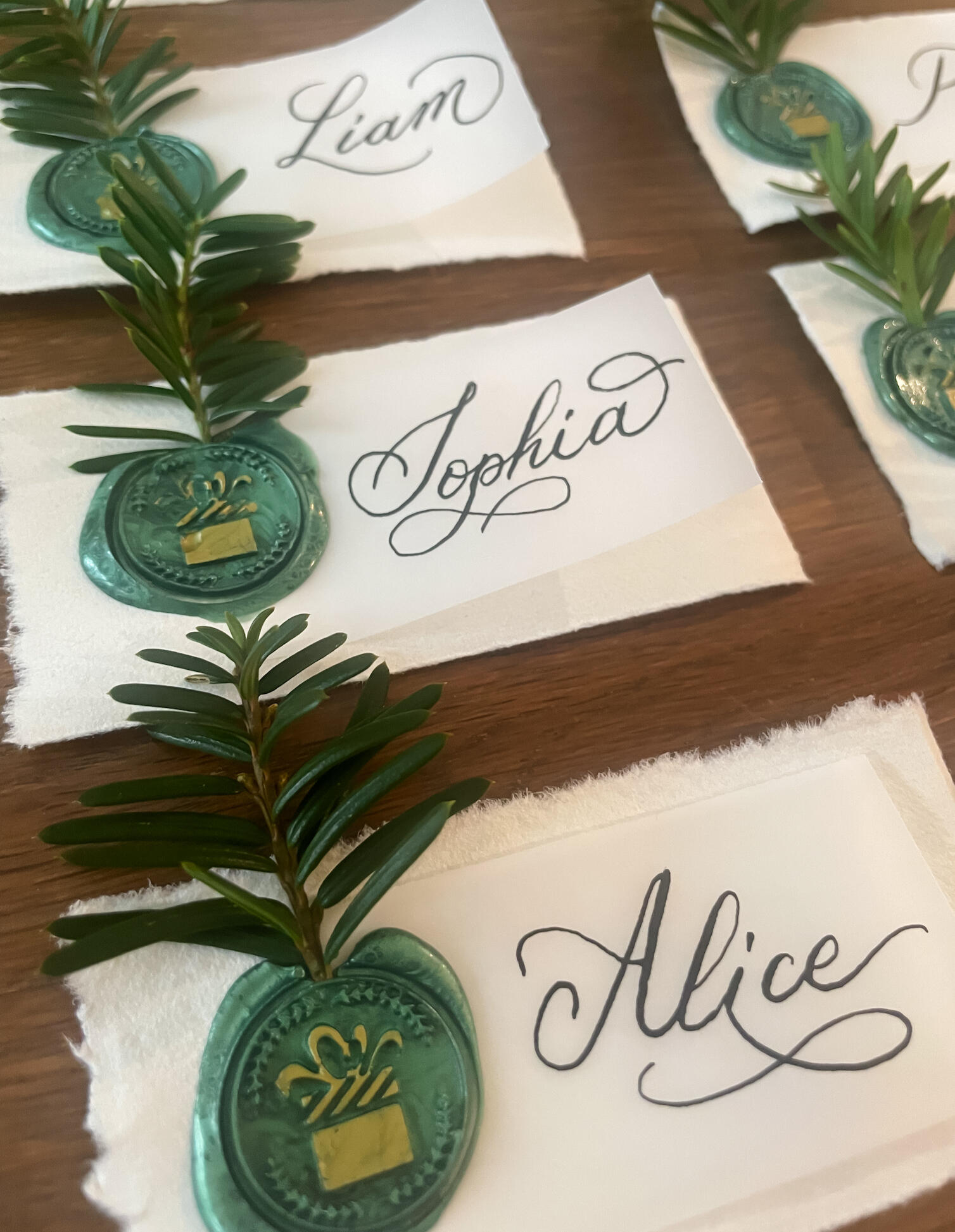 - Handwritten calligraphy place cards for events in Montréal. - Calligraphy place cards with guest names, created by Lilies & Inks. - Black ink handwritten name cards for weddings and dinners.